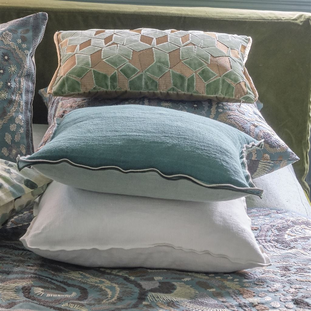 Perna Decorativa - Fitzrovia Antique Jade Cushion - Designers Guild