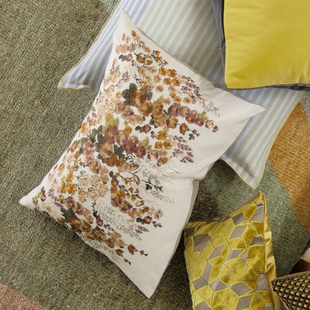 Perna Decorativa - Hollyhock Ochre Cushion - Designers Guild