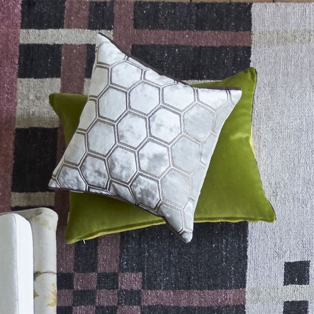 Perna Decorativa - Manipur Oyster Cushion - Designers Guild