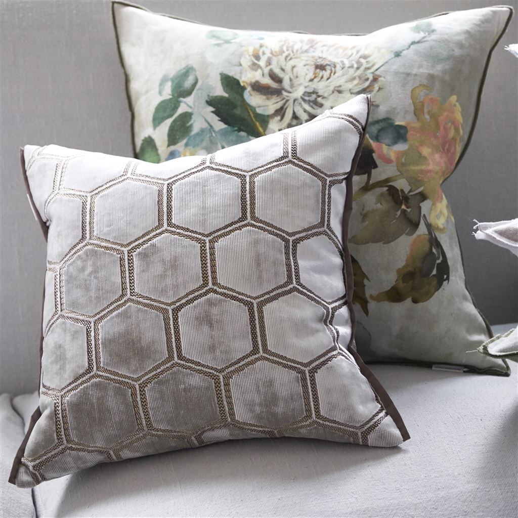 Perna Decorativa - Manipur Oyster Cushion - Designers Guild