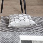 Perna_Decorativa-Manipur-Oyster-Cushion-Designers-Guild-5