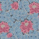 Tapet-Cole_and_Son-Pearwood-Aurora-Cerise-Cerulean-Blue-on-Midnight-3