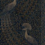 Tapet-Cole_and_Son-Pearwood-Pavo-Parade-Metallic-Bronze-on-Midnight-1