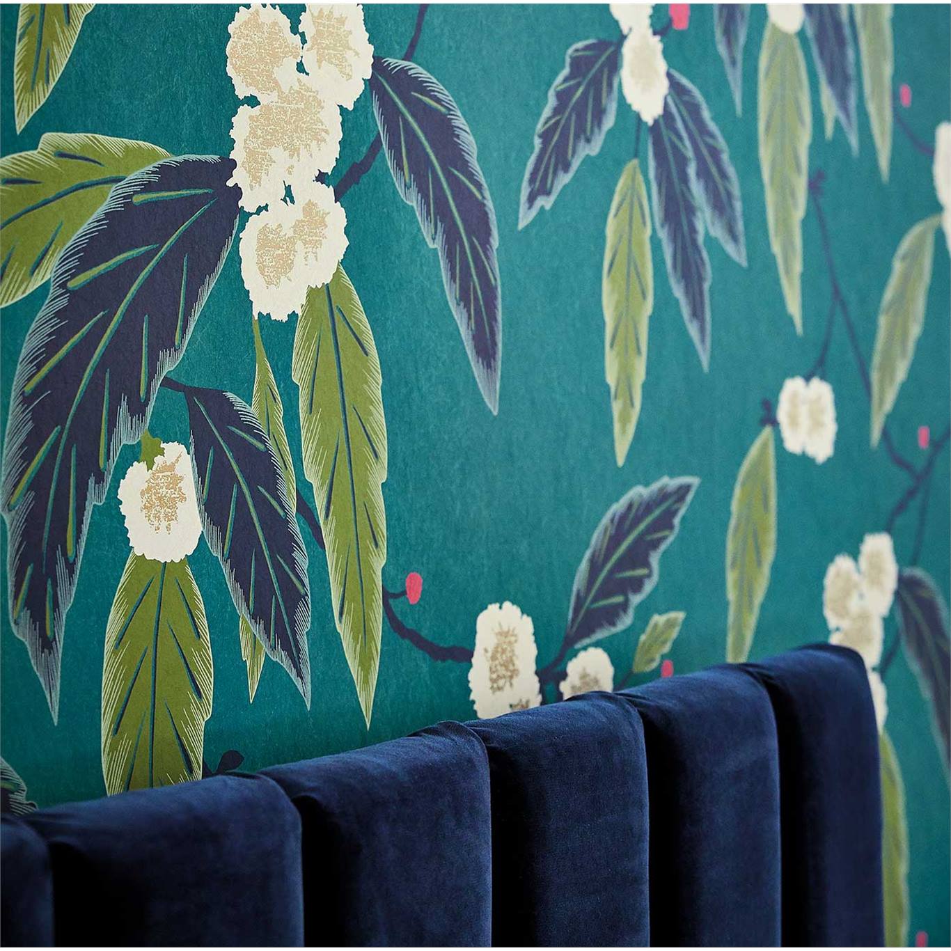 Tapet - Harlequin -  Salinas Wallpaper -  Coppice Peacock / Azalea / Midnight