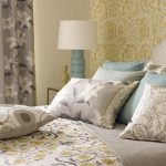 Tapet-Sanderson-Poppy-Damask-SilverChalk-1-1