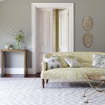 Tapet-Sanderson-Poppy-Damask-SilverChalk-4-1